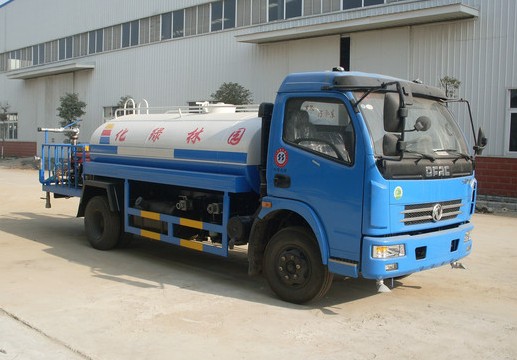 多功能灑水車(chē)生產(chǎn)廠(chǎng)家_8噸東風(fēng)多利卡農(nóng)藥噴灑車(chē)價(jià)格