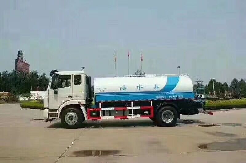 10噸灑水車(chē)報(bào)價(jià)多少錢(qián)一輛_國(guó)五重汽豪瀚10噸綠化灑水車(chē)廠家價(jià)格