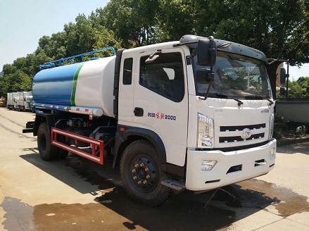 10噸灑水車(chē)參數(shù)_時(shí)風(fēng)風(fēng)馳10方綠化灑水車(chē)廠家價(jià)格